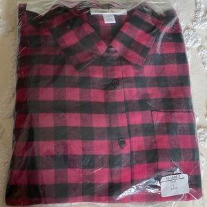 Dreams Co Women’s Sz Large plaid flannel LS shirt and black leggings- pj set